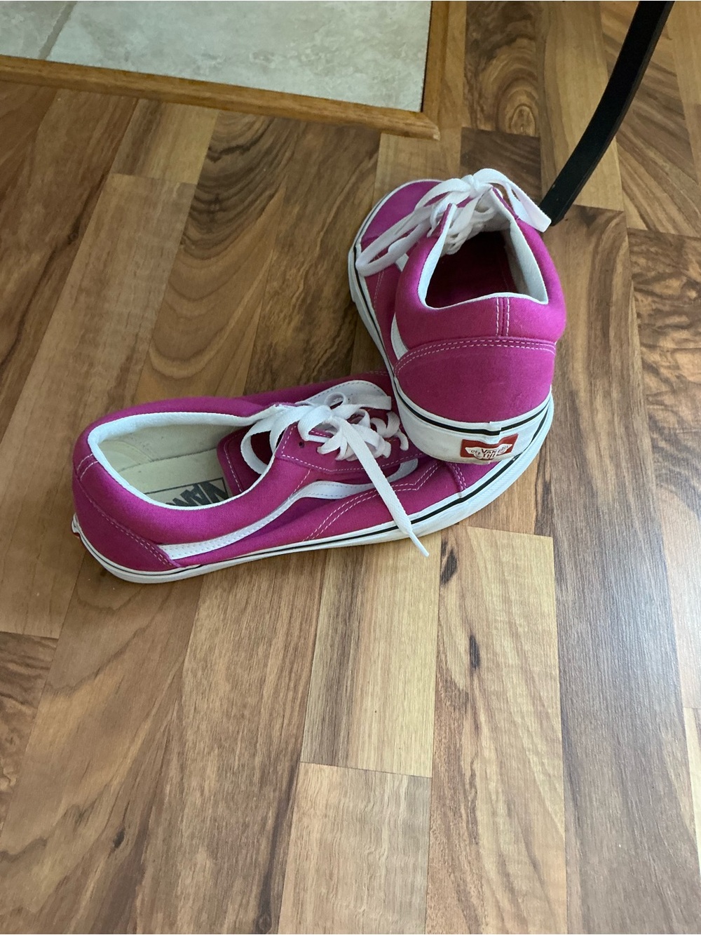Vans Women's Fuchsia Canvas Low-Top Sneakers